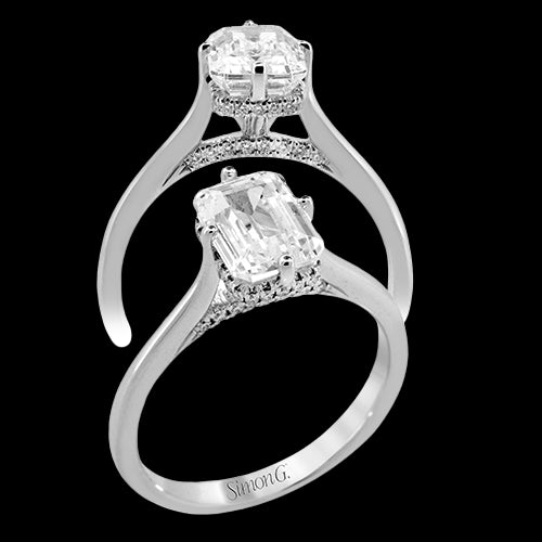 Engagement Ring in 18k Gold with Diamonds