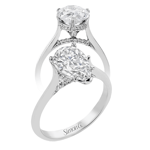 Engagement Ring in 18k Gold with Diamonds