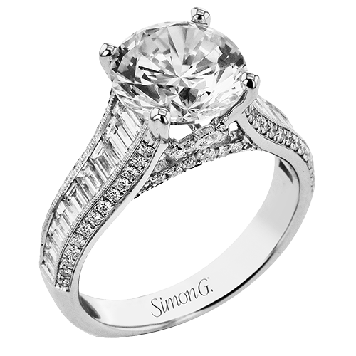 Engagement Ring in 18k Gold with Diamonds
