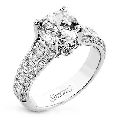 Engagement Ring in 18k Gold with Diamonds