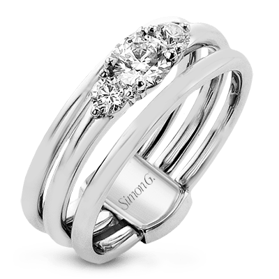 Engagement Ring in 18k Gold with Diamonds