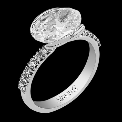 Engagement Ring in 18k Gold with Diamonds