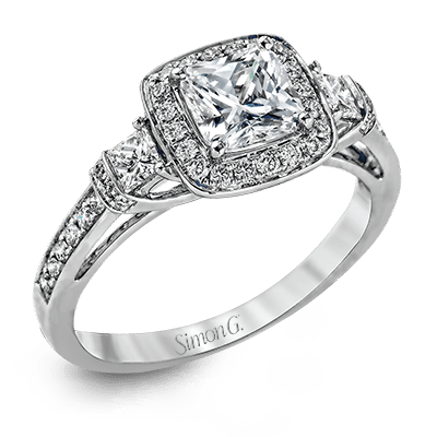 Engagement Ring in 18k Gold with Diamonds