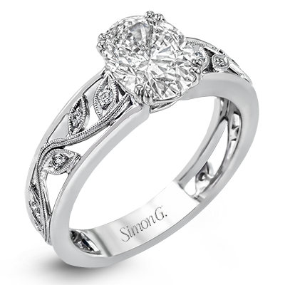 Engagement Ring in 18k Gold with Diamonds