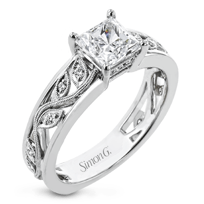 Engagement Ring in 18k Gold with Diamonds