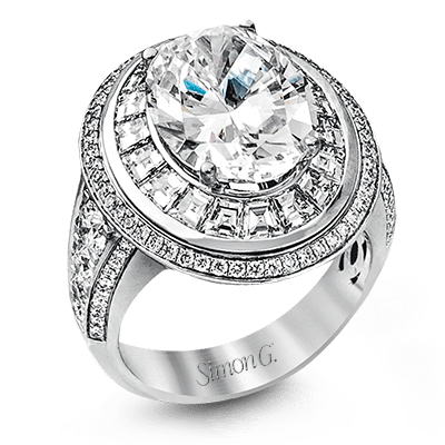 Engagement Ring in 18k Gold with Diamonds