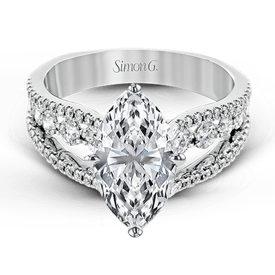 Engagement Ring in 18k Gold with Diamonds