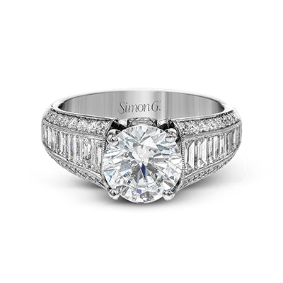 Engagement Ring in 18k Gold with Diamonds