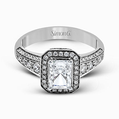 Engagement Ring in 18k Gold with Diamonds