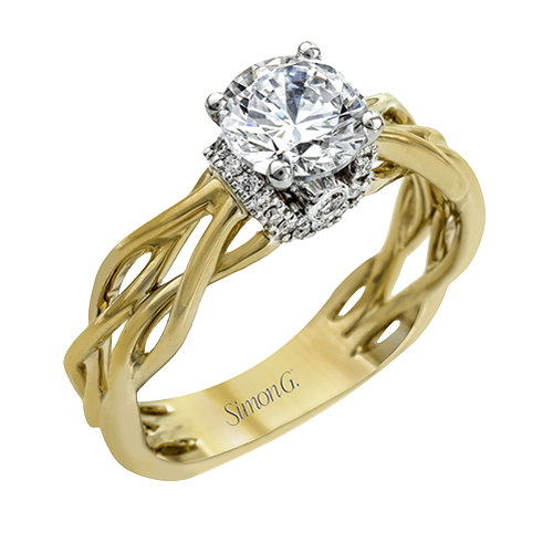 Engagement Ring in 18k Gold with Diamonds