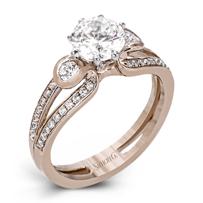 Engagement Ring in 18k Gold with Diamonds