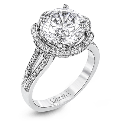 Engagement Ring in 18k Gold with Diamonds