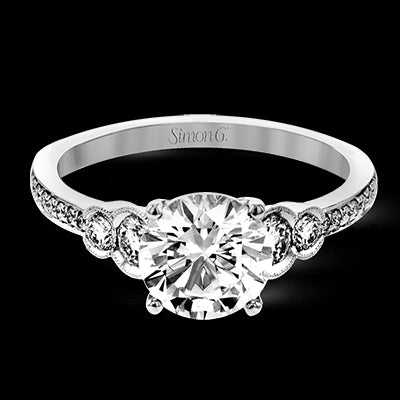 Engagement Ring in 18k Gold with Diamonds