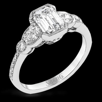 Engagement Ring in 18k Gold with Diamonds