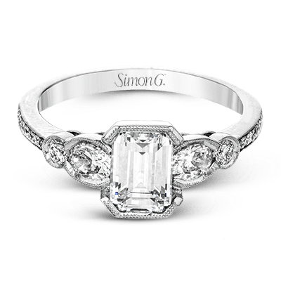 Engagement Ring in 18k Gold with Diamonds