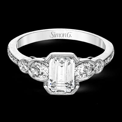 Engagement Ring in 18k Gold with Diamonds