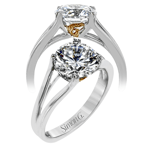 Engagement Ring in 18k Gold with Diamonds