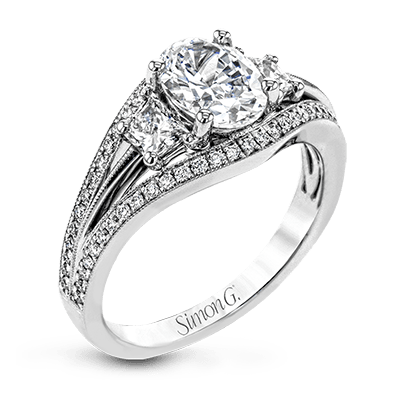 Engagement Ring in 18k Gold with Diamonds