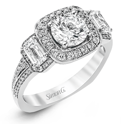 Engagement Ring in 18k Gold with Diamonds