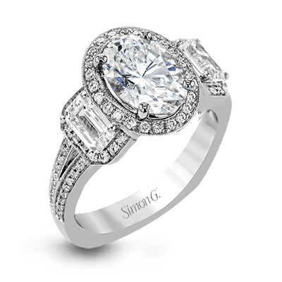 Engagement Ring in 18k Gold with Diamonds