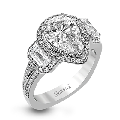 Engagement Ring in 18k Gold with Diamonds