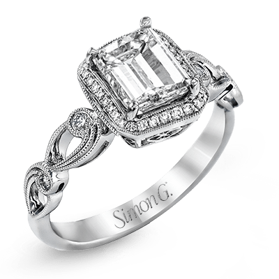 Engagement Ring in 18k Gold with Diamonds