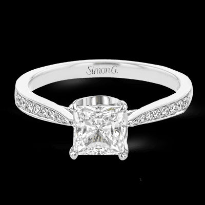 Engagement Ring in 18k Gold with Diamonds