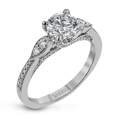 Engagement Ring in 18k Gold with Diamonds