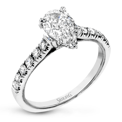 Engagement Ring in 18k Gold with Diamonds