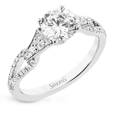 Engagement Ring in 18k Gold with Diamonds